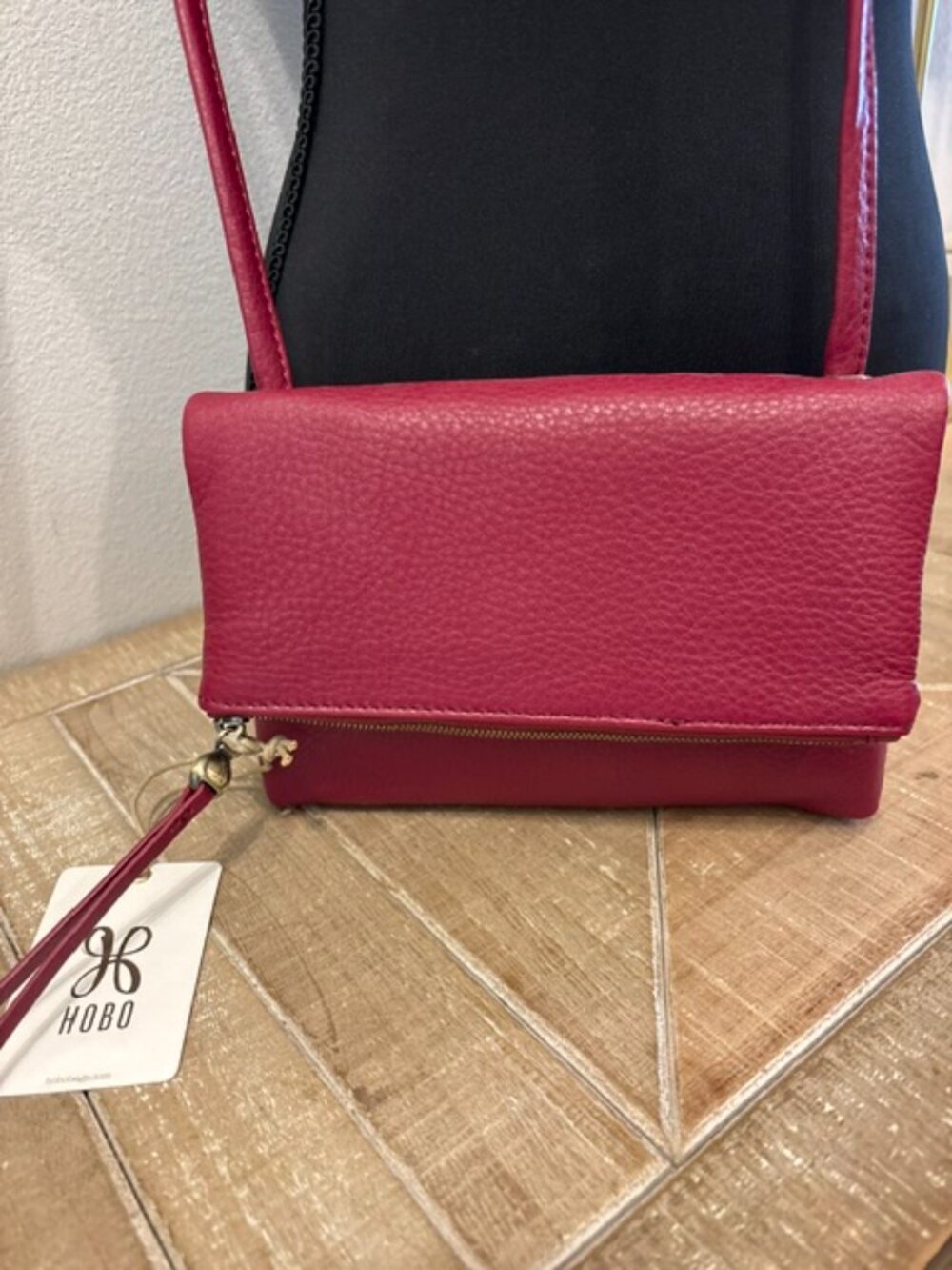 HOBO Grant Small Crossbody Wine Leather Boho Minimalist Bag NEW - Picture 4 of 5